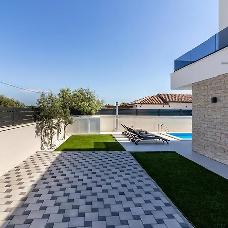 Matea Villa Sisan